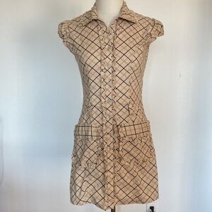 Vintage plaid cotton button down dress with puff cap sleeves and pockets, S